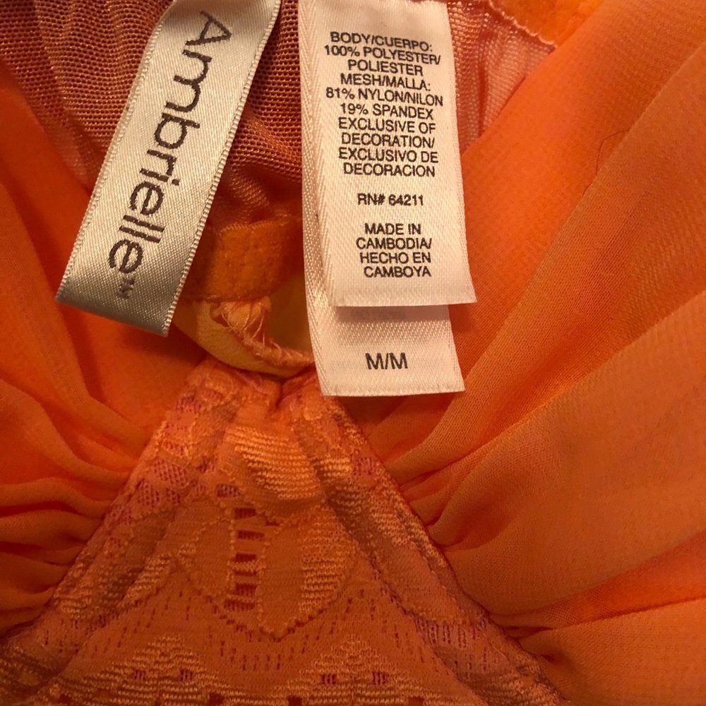 Beautiful nightie - Picture 3 of 3